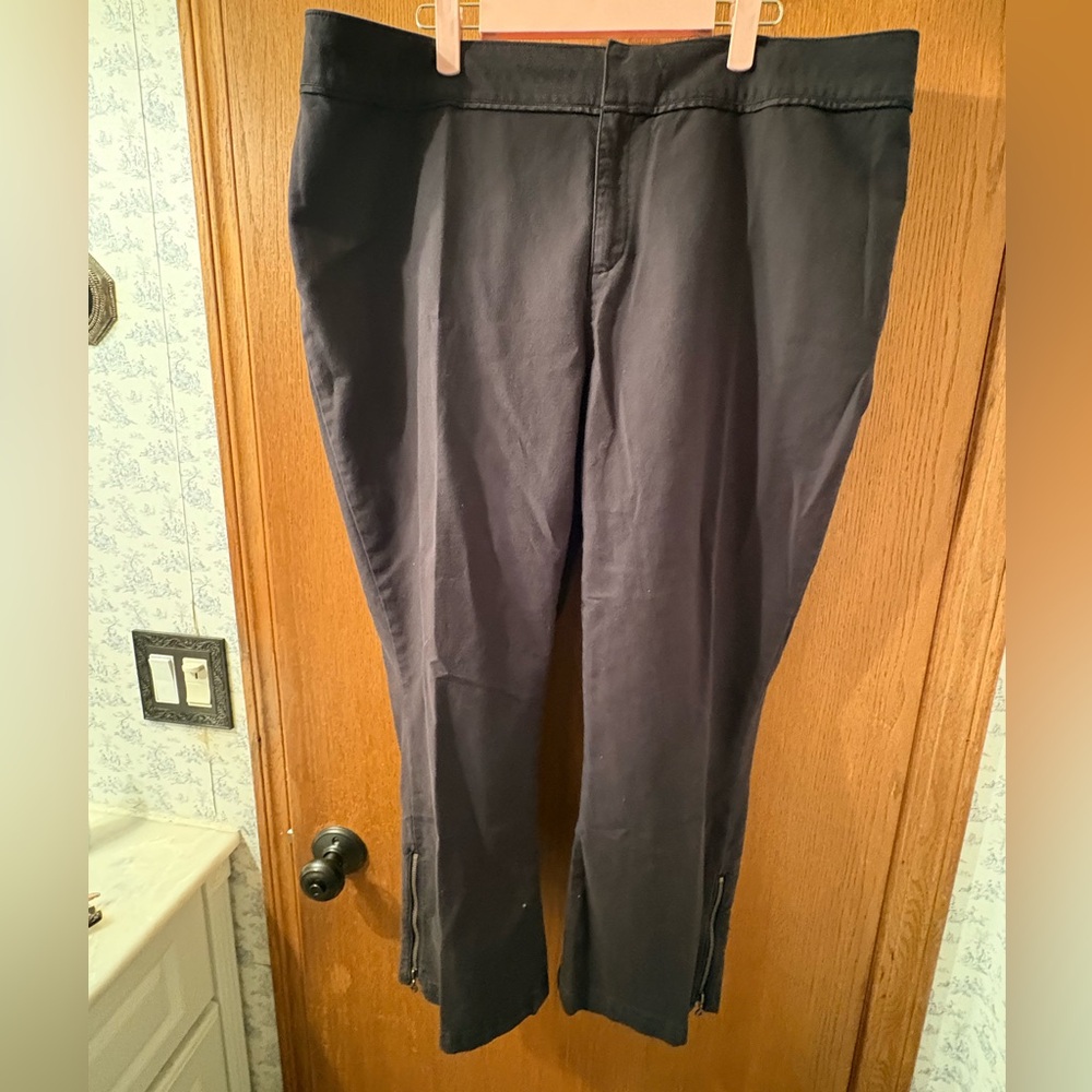 Coldwater Creek Black Zipper Capris 18